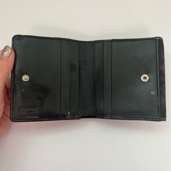 Coach‎ Signature Bifold Wallet - Picture 2 of 6